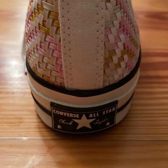 Men’s 10.5 - Converse Chuck Taylor Pink Woven High Top - Picture 6 of 11